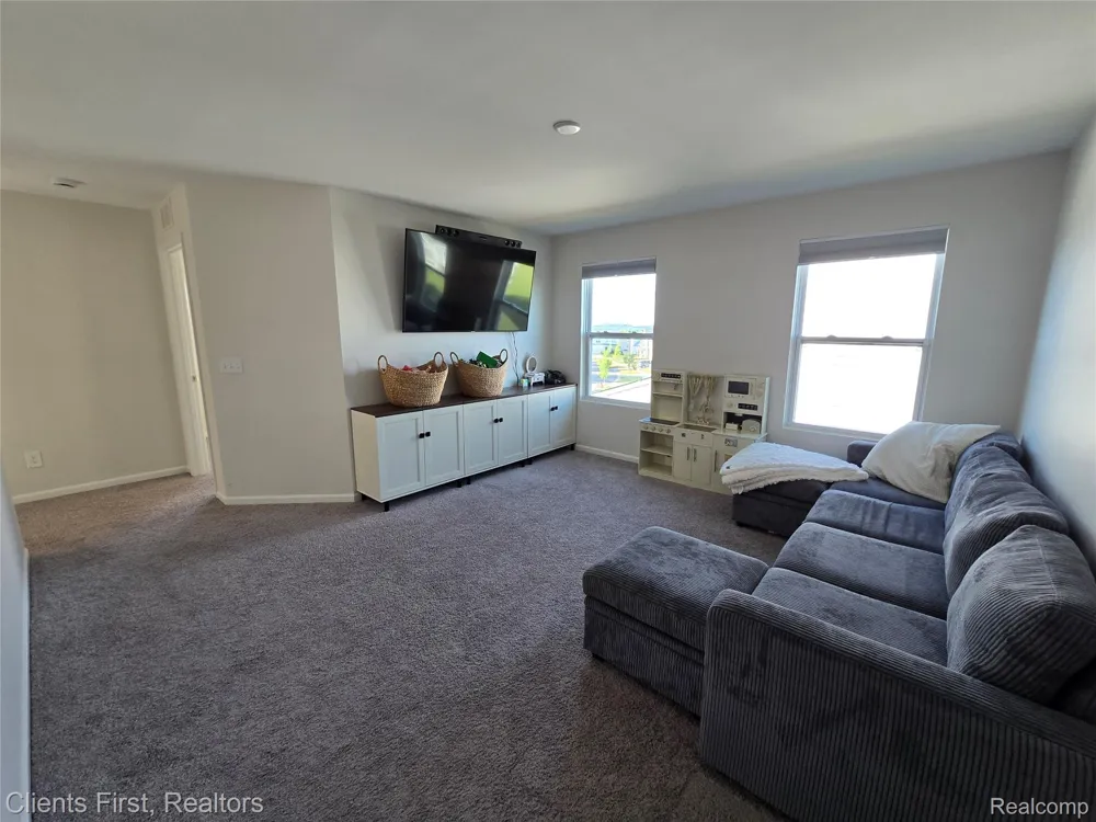 291 Quartz Way White Lake Charter Township, MI 48386