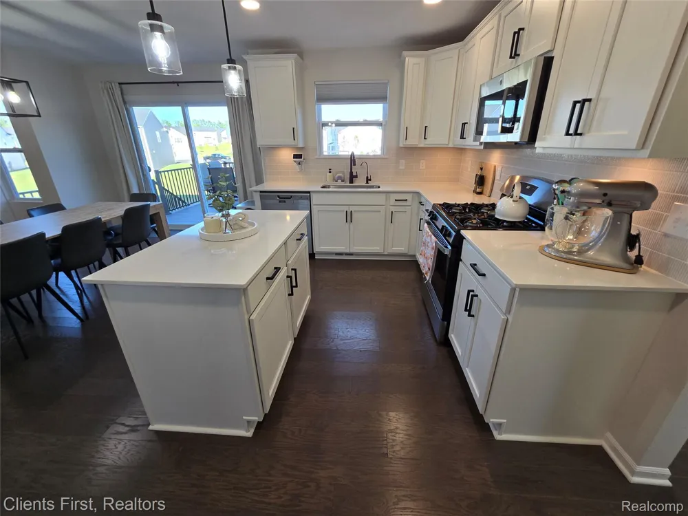 291 Quartz Way White Lake Charter Township, MI 48386