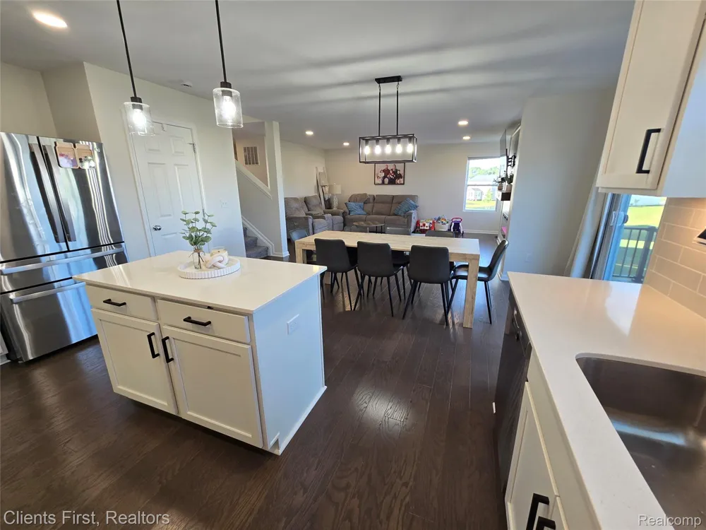 291 Quartz Way White Lake Charter Township, MI 48386