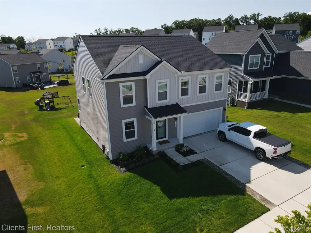 291 Quartz Way White Lake Charter Township, MI 48386
