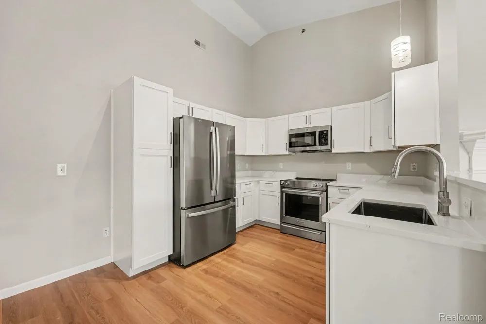 43054 STRAND DRIVE Sterling Heights City, MI 48313