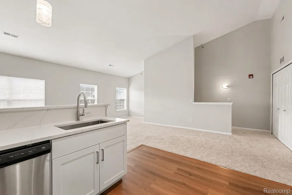 43054 STRAND DRIVE Sterling Heights City, MI 48313