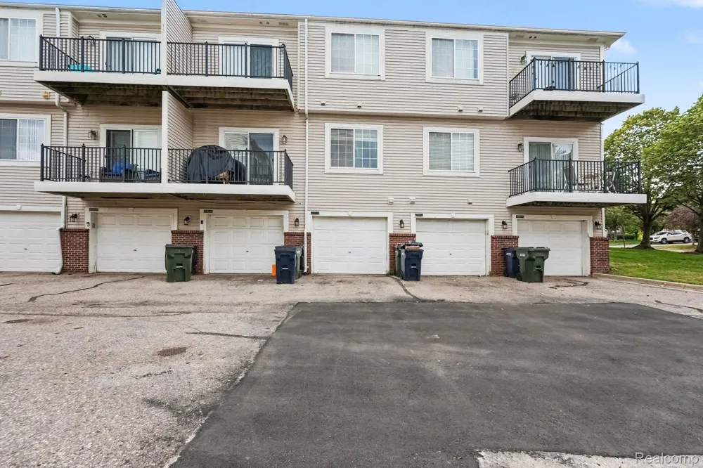 43054 STRAND DRIVE Sterling Heights City, MI 48313