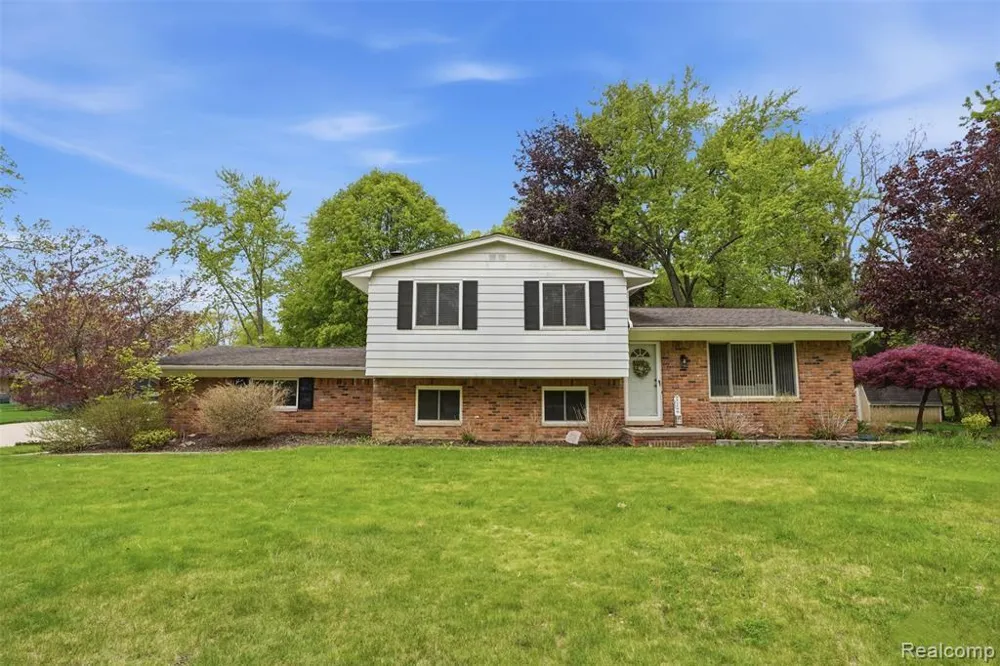 2478 Hiller Road West Bloomfield Charter Township, MI 48324