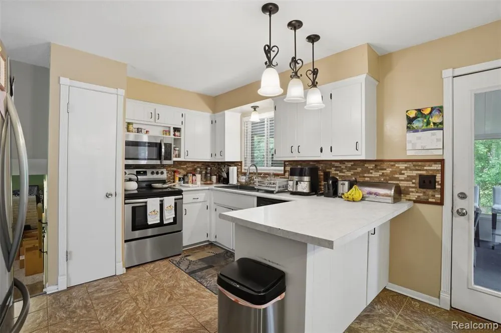 2478 Hiller Road West Bloomfield Charter Township, MI 48324