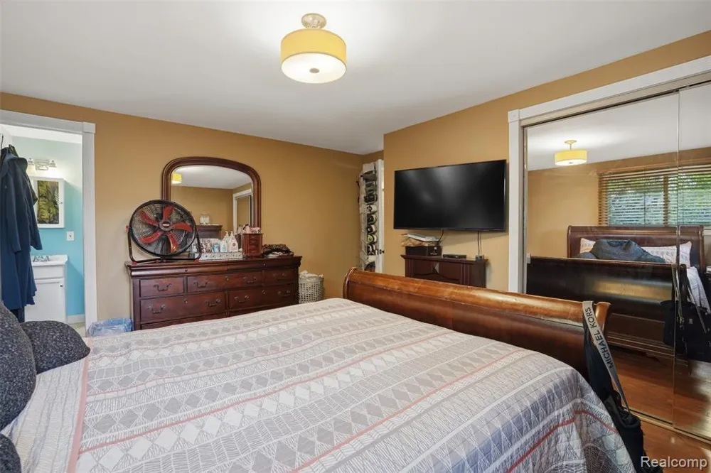 2478 Hiller Road West Bloomfield Charter Township, MI 48324