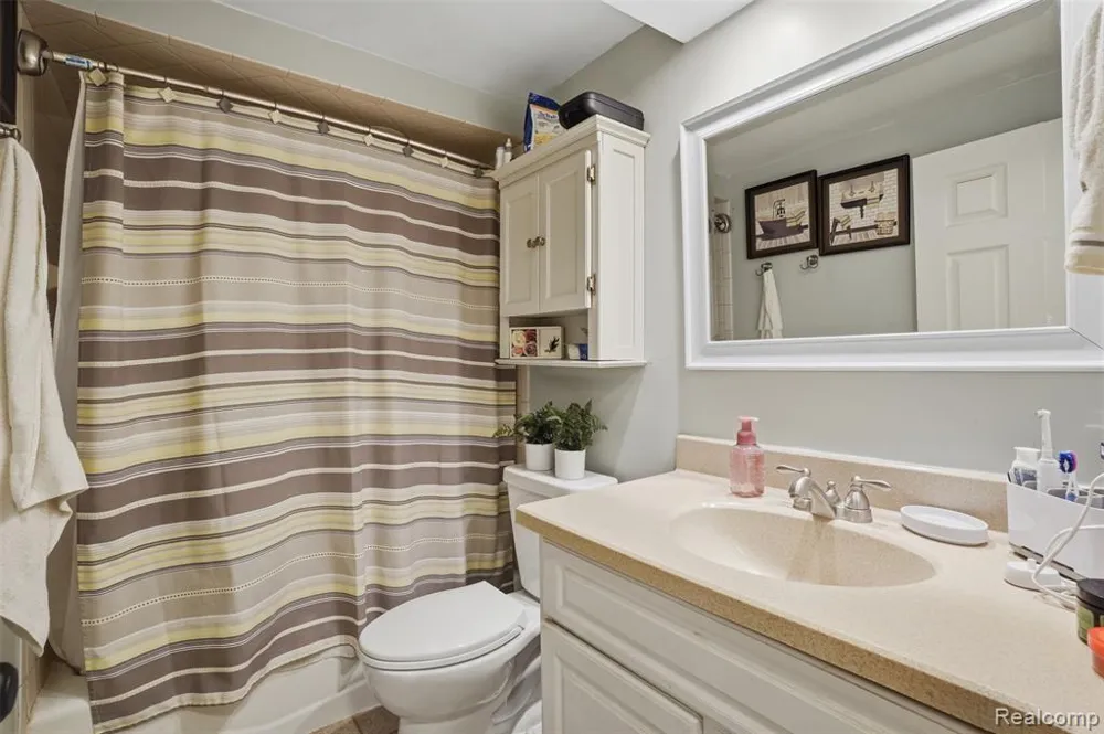 2478 Hiller Road West Bloomfield Charter Township, MI 48324