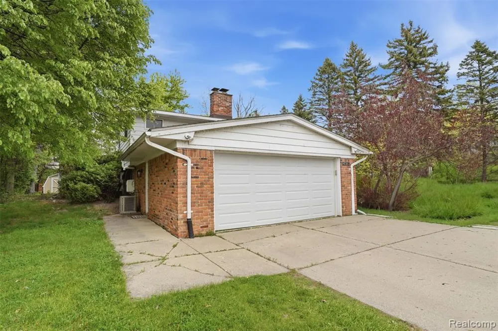 2478 Hiller Road West Bloomfield Charter Township, MI 48324