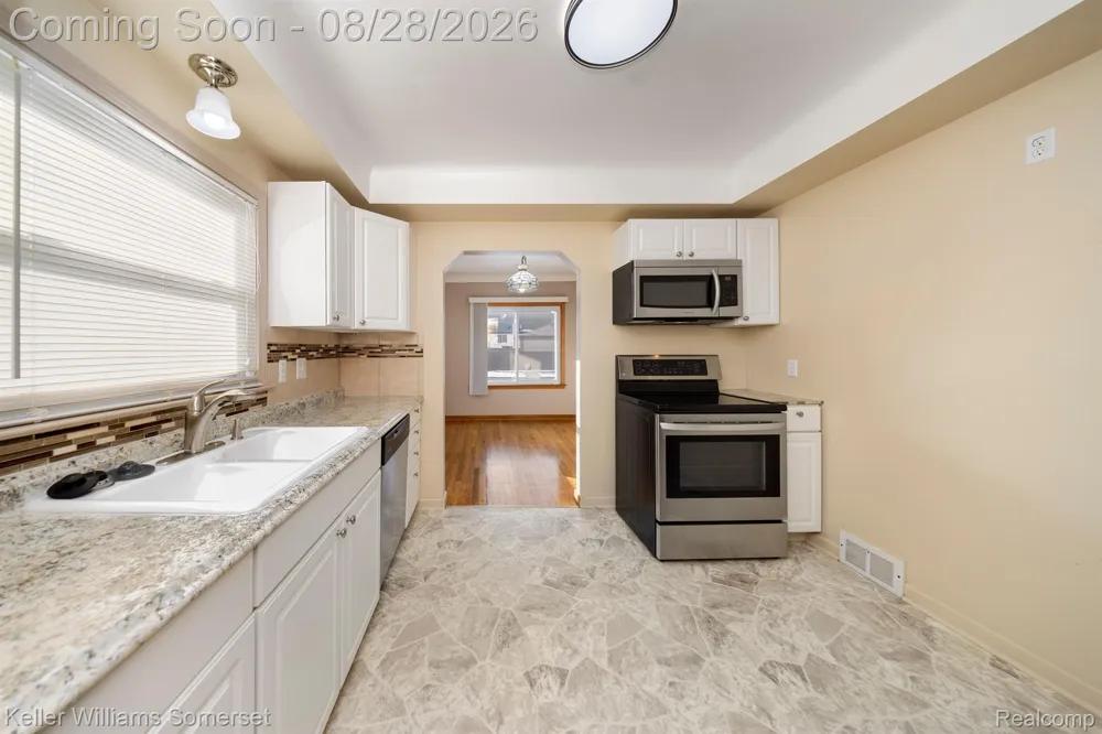 23250 FIRWOOD AVENUE Eastpointe City, MI 48021