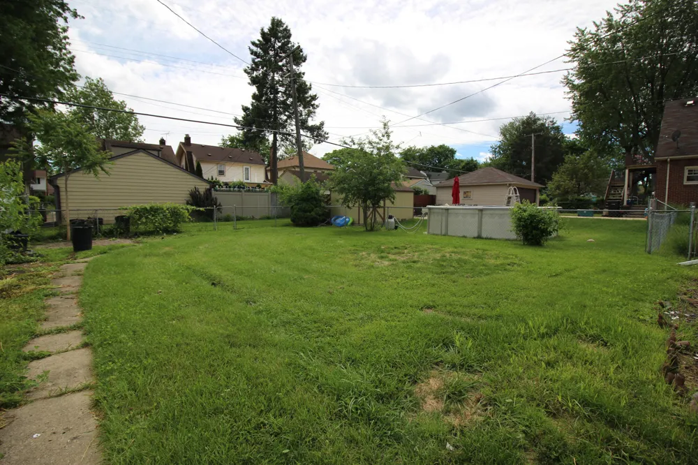 633 North Drive Wyandotte City, MI 48192