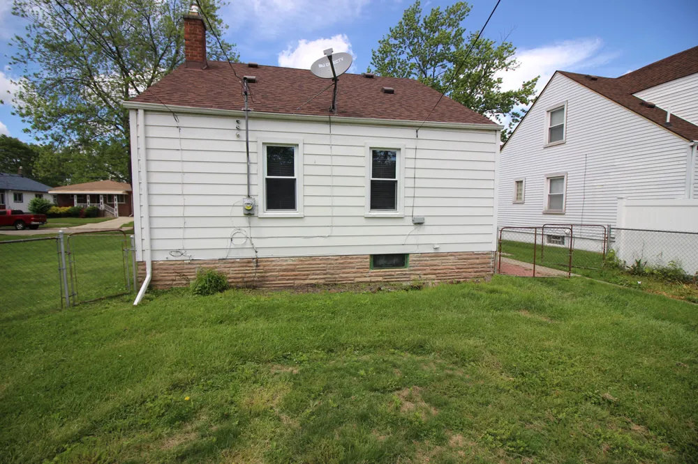 633 North Drive Wyandotte City, MI 48192