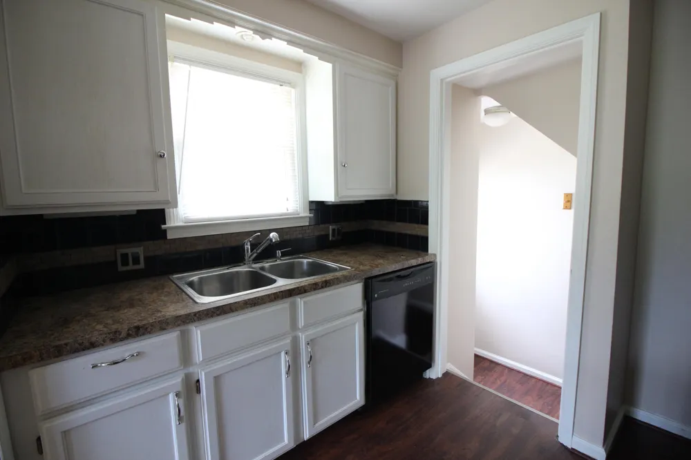 633 North Drive Wyandotte City, MI 48192