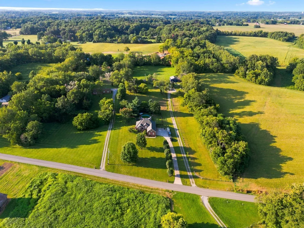 8474 Guthrie Rd Cross Plains, TN 37049