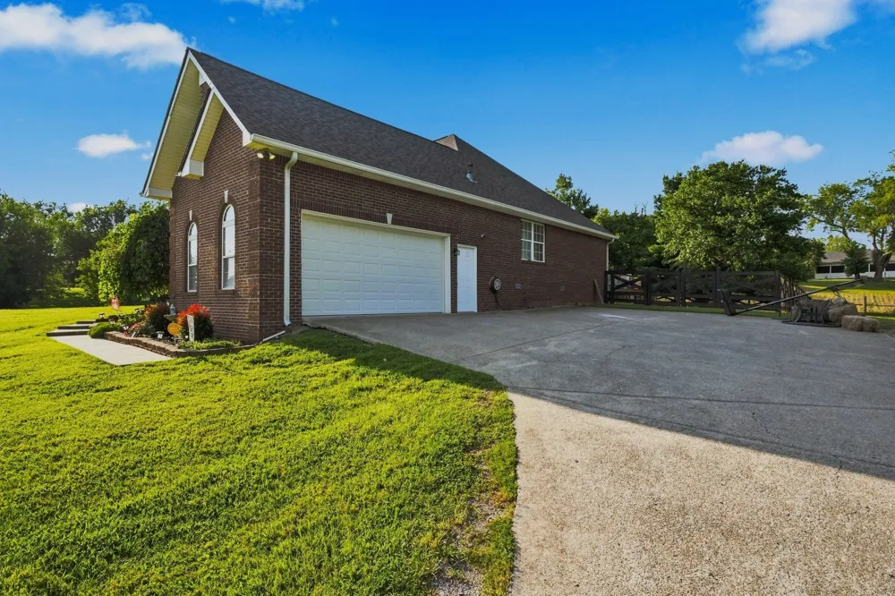 8474 Guthrie Rd Cross Plains, TN 37049