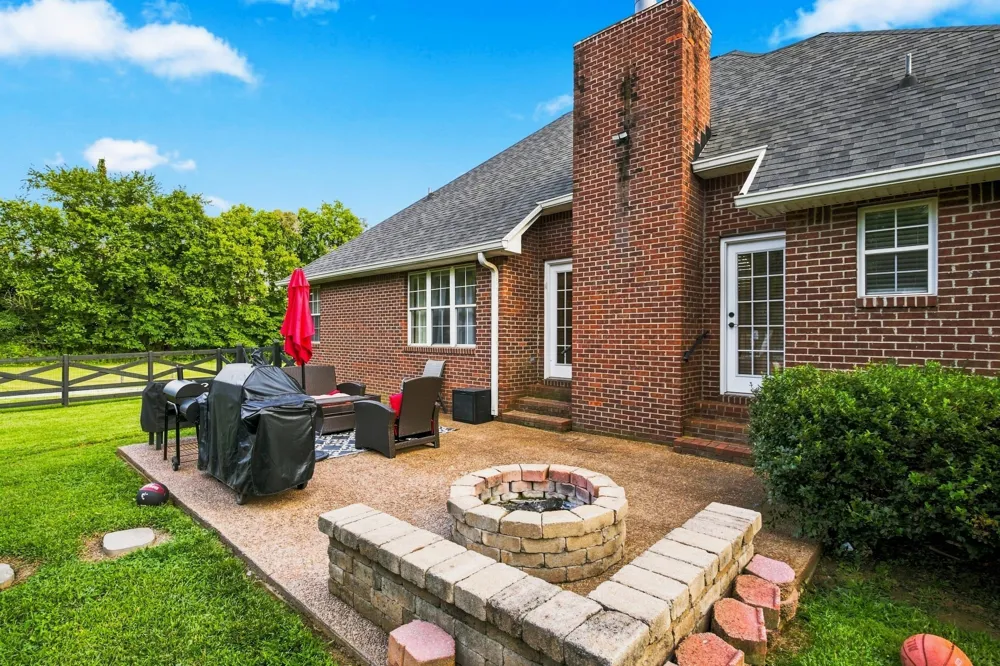 8474 Guthrie Rd Cross Plains, TN 37049