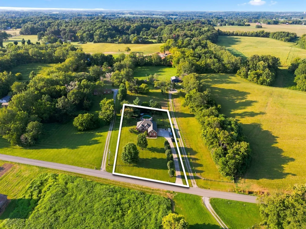 8474 Guthrie Rd Cross Plains, TN 37049