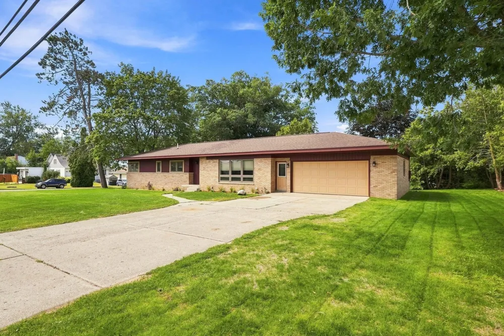 321 Front Street Lake City City, MI 49651