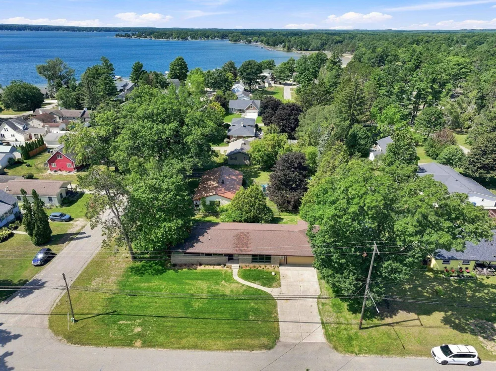 321 Front Street Lake City City, MI 49651