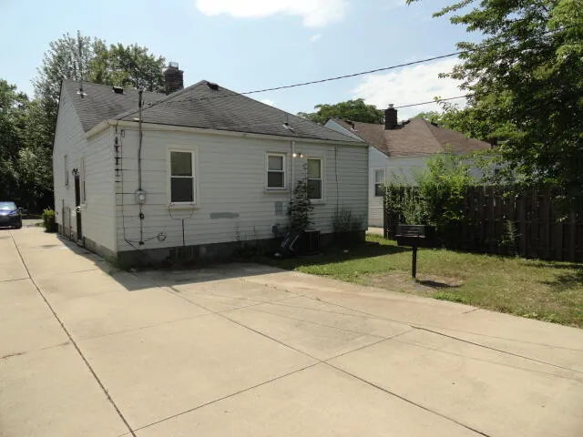 19317 Woodside Street Harper Woods City, MI 48225