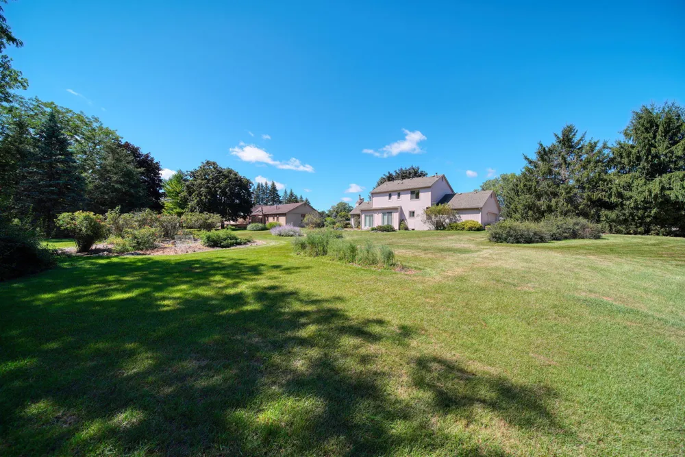 5685 E Silo Ridge Drive Pittsfield Charter Township, MI 48108