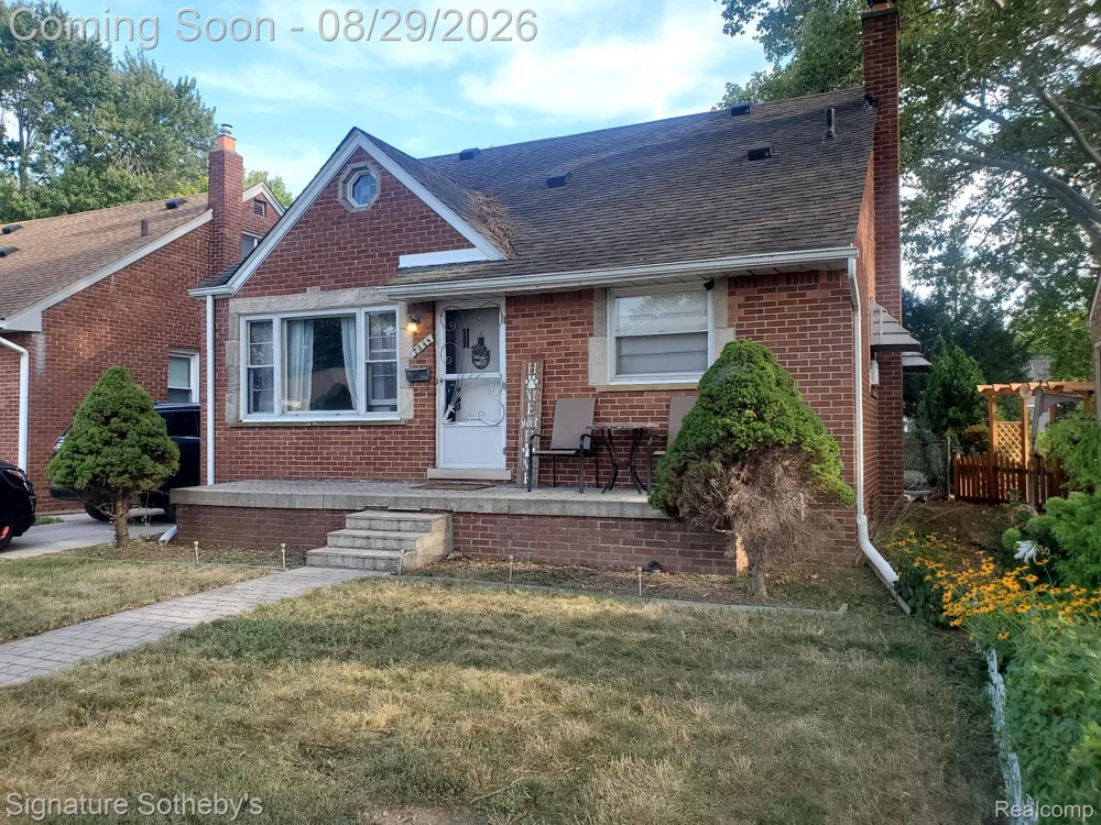 7348 Helen Road Center Line City, MI 48015