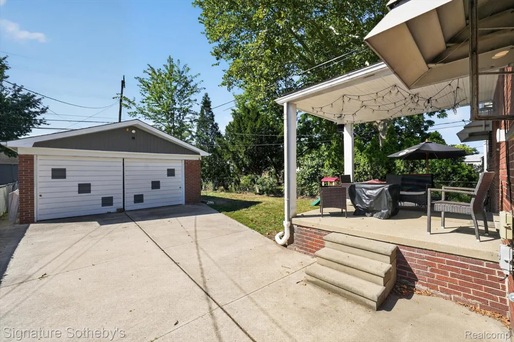 7348 Helen Road Center Line City, MI 48015