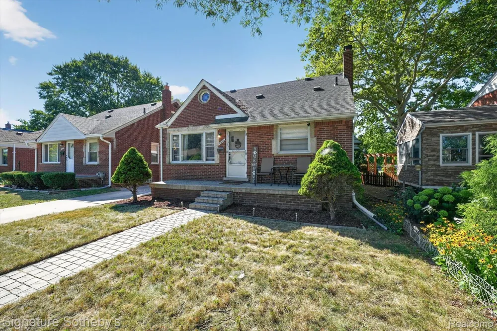 7348 Helen Road Center Line City, MI 48015