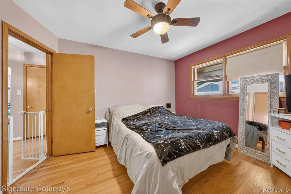 7348 Helen Road Center Line City, MI 48015
