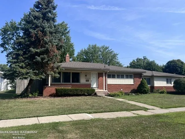 22633 E Schafer Street Clinton Charter Township, MI 48035