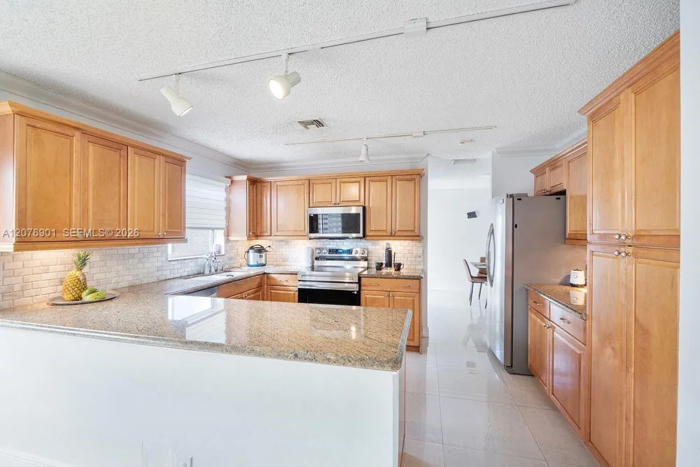 9602 NW 8th Cir Plantation, FL 33324