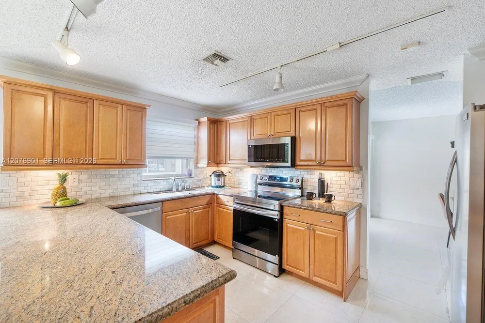 9602 NW 8th Cir Plantation, FL 33324