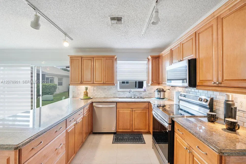 9602 NW 8th Cir Plantation, FL 33324