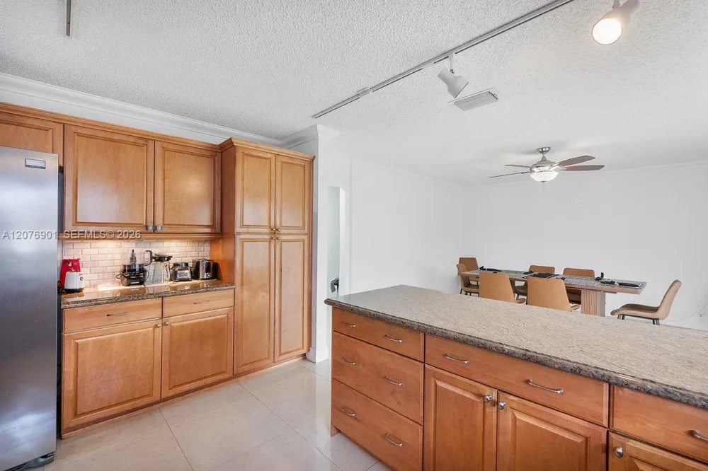 9602 NW 8th Cir Plantation, FL 33324