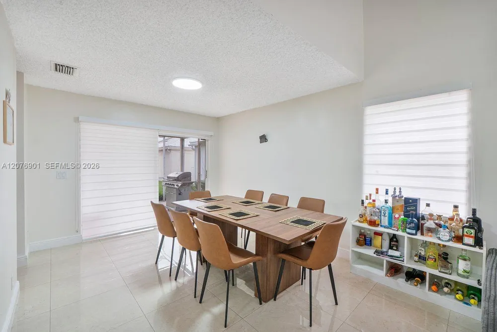 9602 NW 8th Cir Plantation, FL 33324