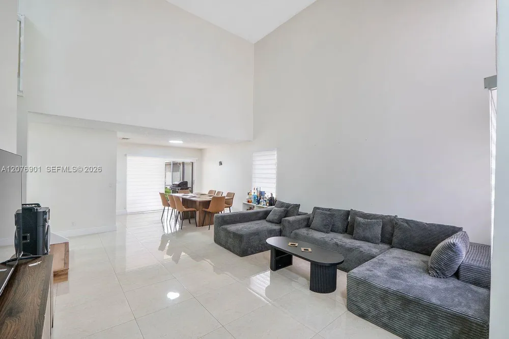 9602 NW 8th Cir Plantation, FL 33324