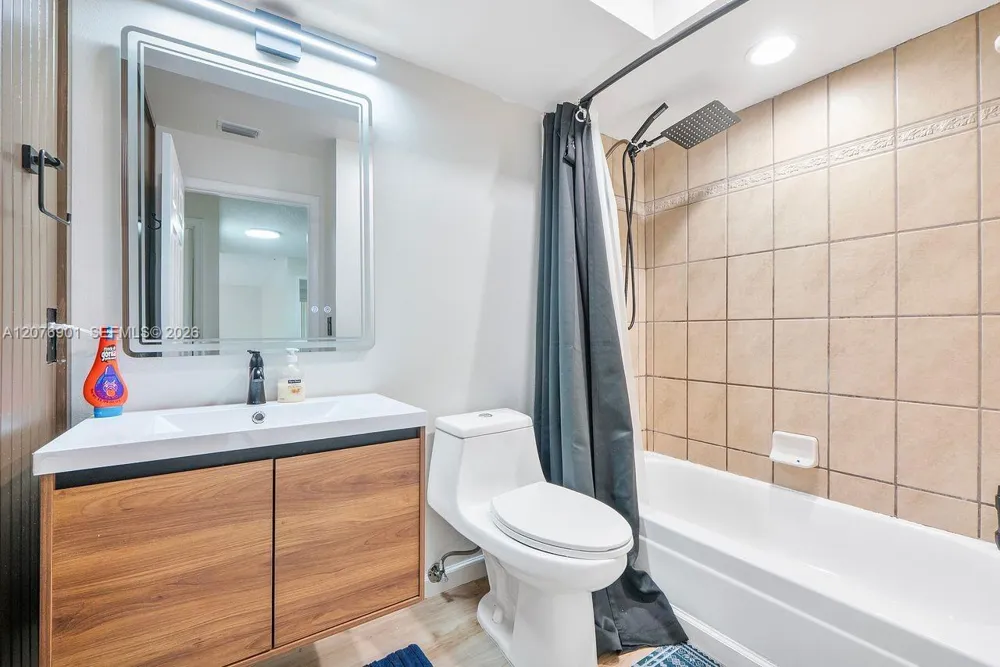 9602 NW 8th Cir Plantation, FL 33324