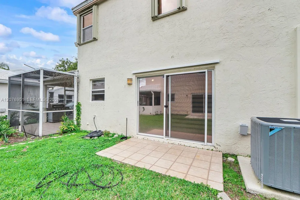 9602 NW 8th Cir Plantation, FL 33324