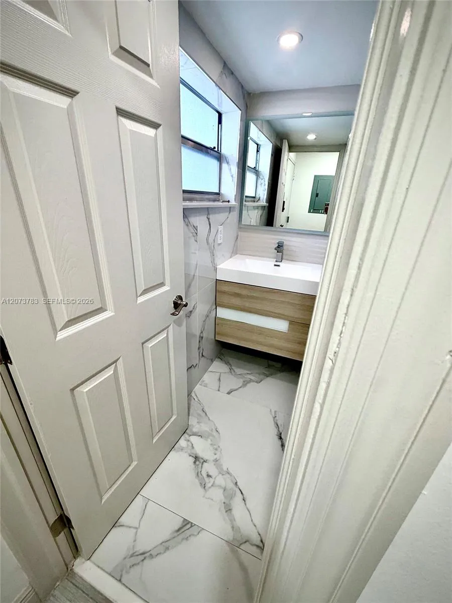 4000 NE 170th St #207 North Miami Beach, FL 33160