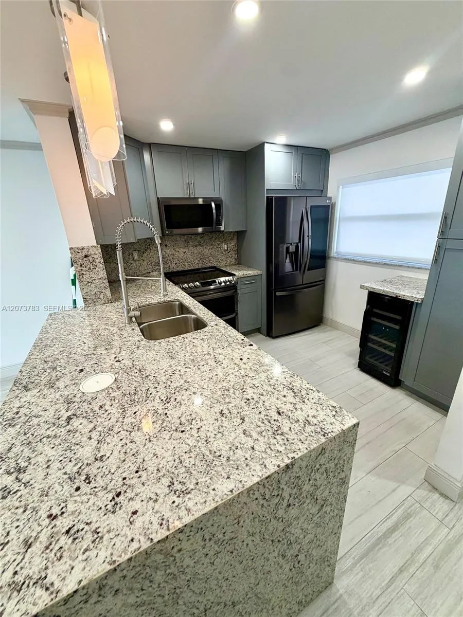 4000 NE 170th St #207 North Miami Beach, FL 33160