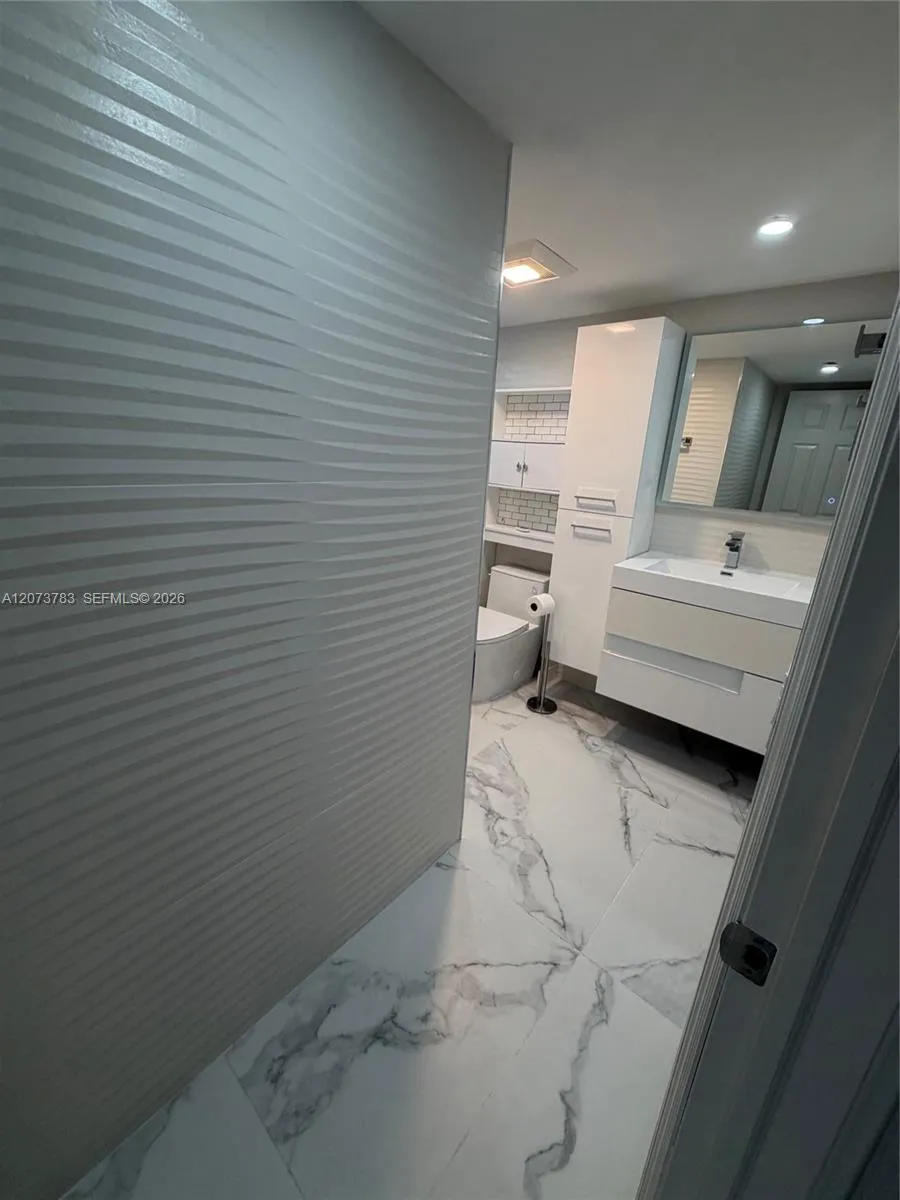 4000 NE 170th St #207 North Miami Beach, FL 33160