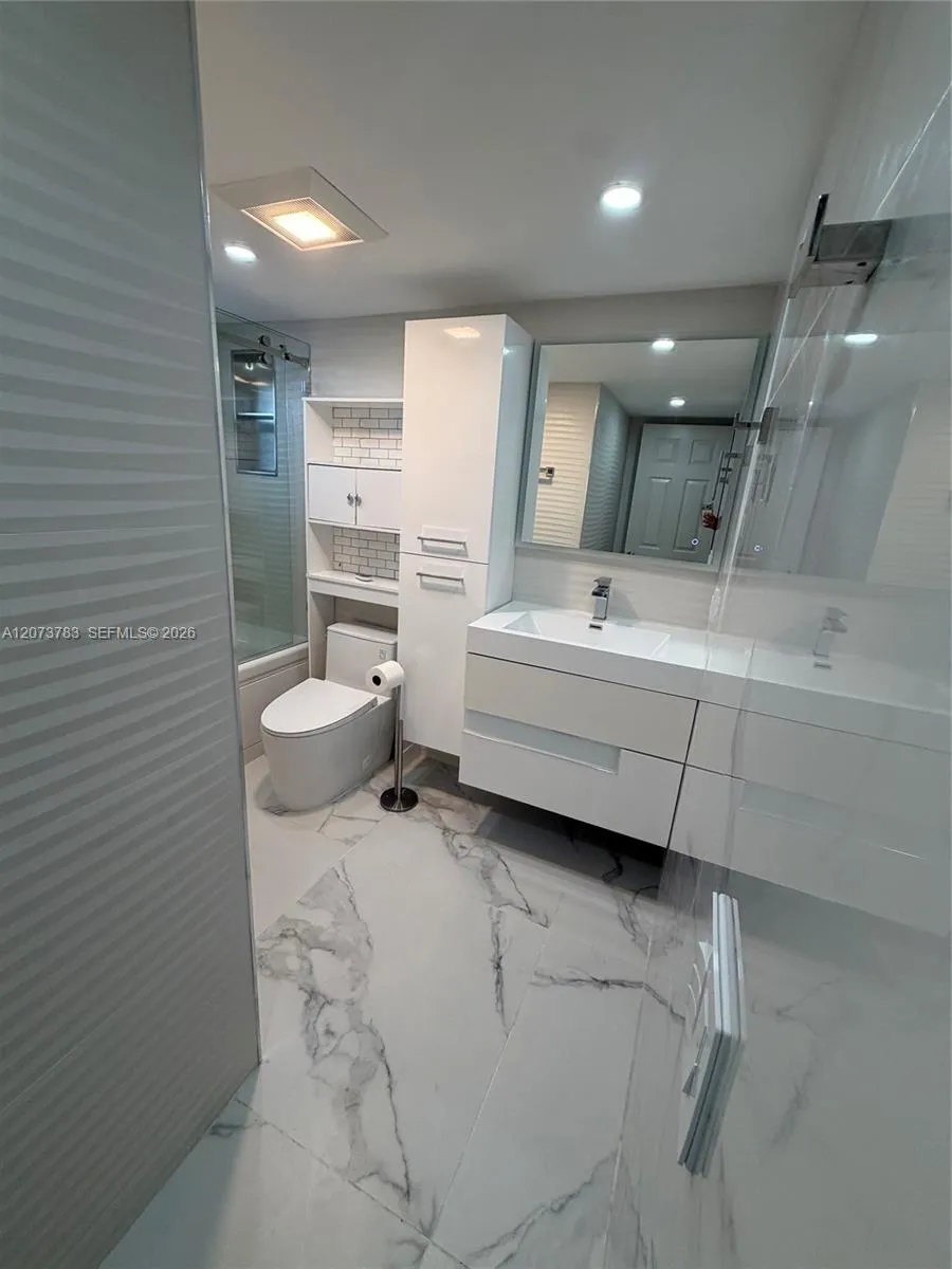 4000 NE 170th St #207 North Miami Beach, FL 33160