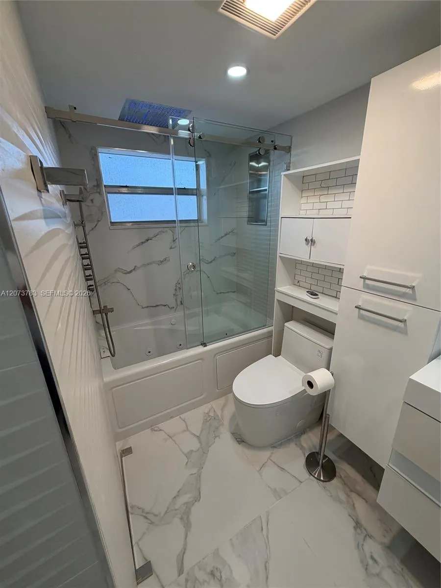 4000 NE 170th St #207 North Miami Beach, FL 33160