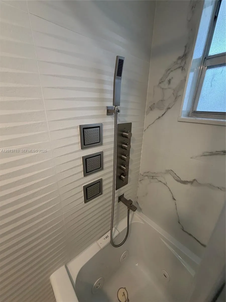 4000 NE 170th St #207 North Miami Beach, FL 33160