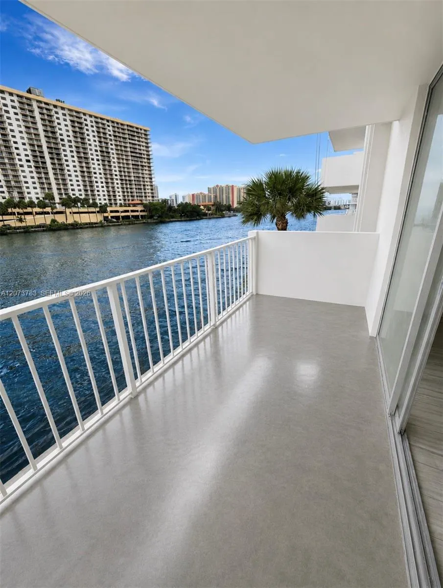 4000 NE 170th St #207 North Miami Beach, FL 33160