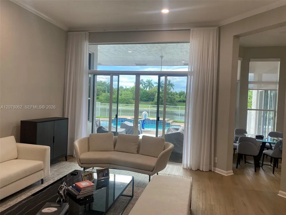1360 Victoria Isle Dr Weston, FL 33327