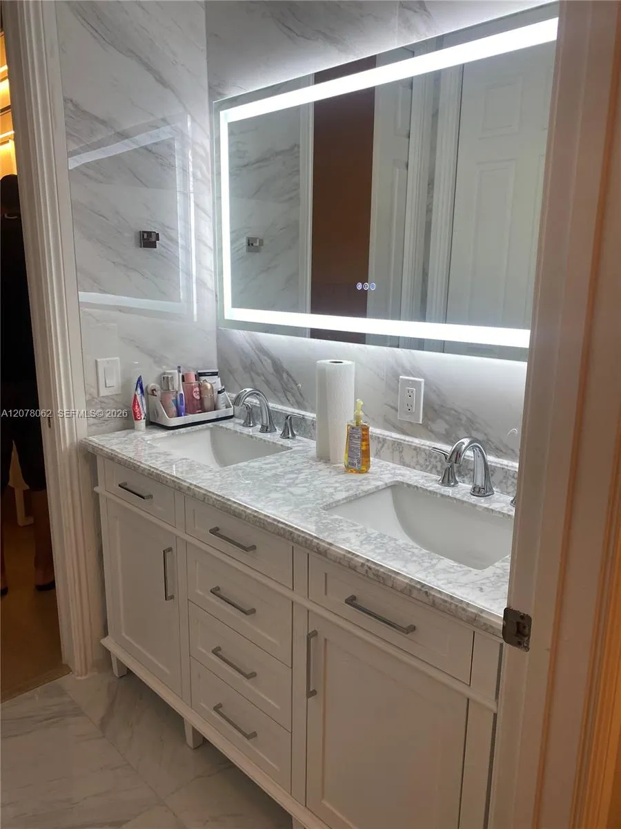 1360 Victoria Isle Dr Weston, FL 33327