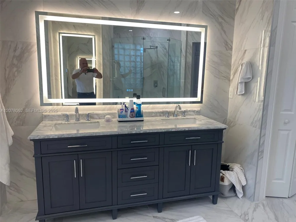 1360 Victoria Isle Dr Weston, FL 33327