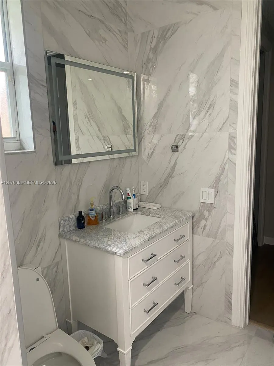 1360 Victoria Isle Dr Weston, FL 33327