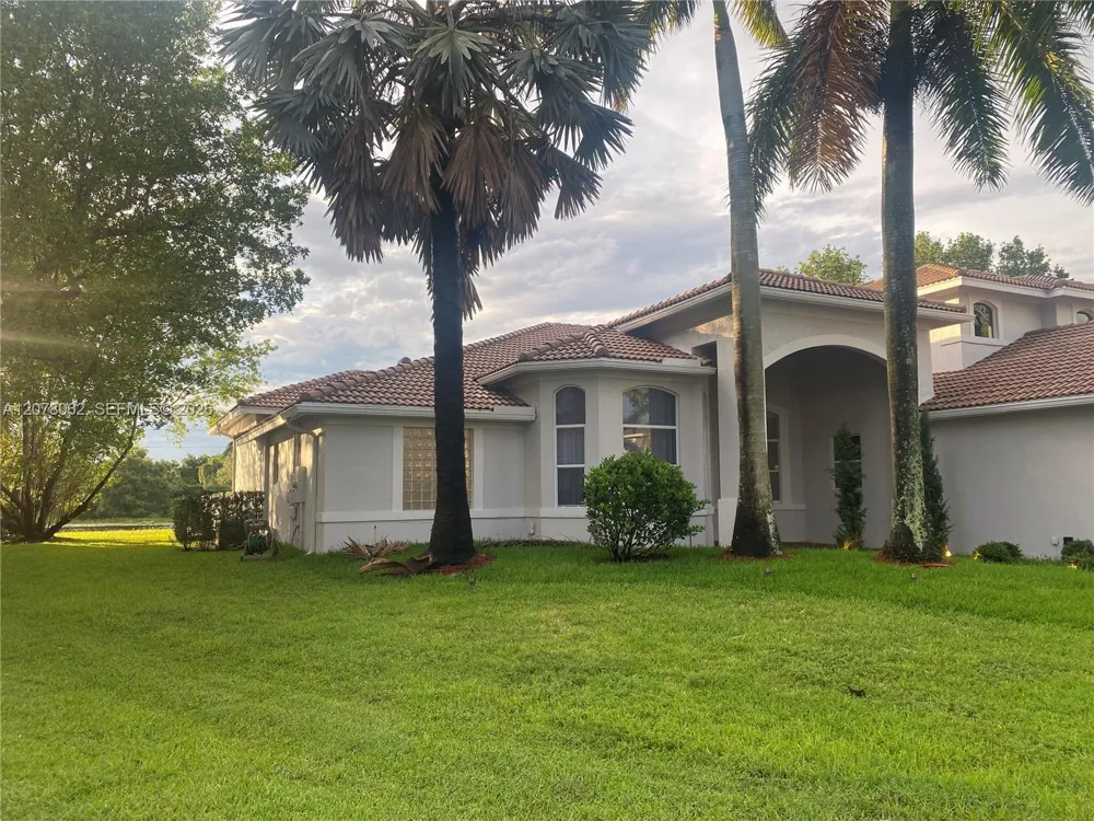 1360 Victoria Isle Dr Weston, FL 33327