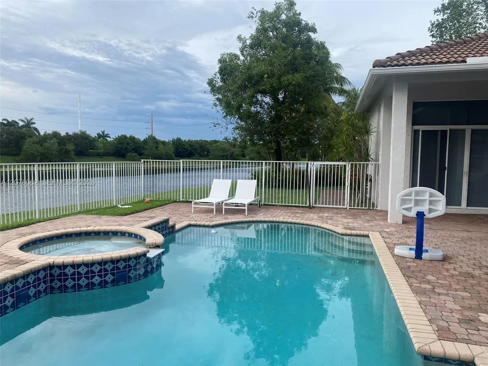 1360 Victoria Isle Dr Weston, FL 33327